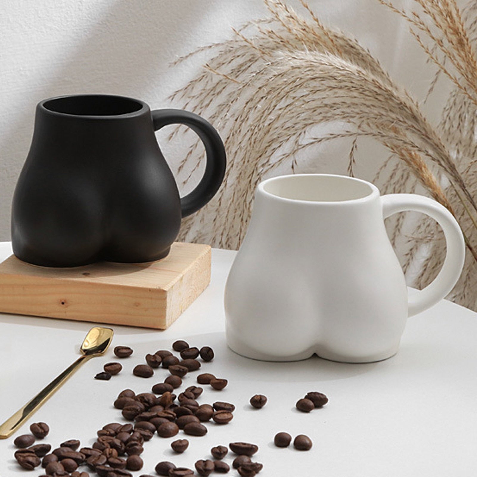 Creative Human Butt Ceramic Mug Handmade Coffee Cups Women Butt Shaped Tea Milk Mug Cup Gifts Home Decor Vase Kitchen Tools